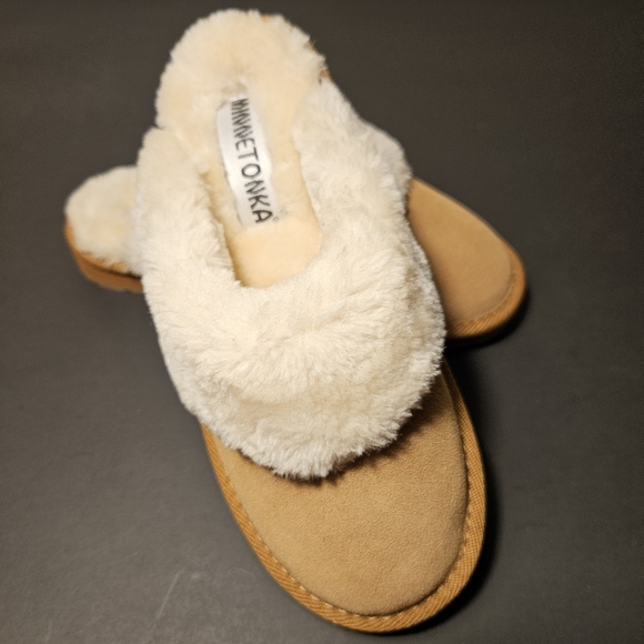 Minnetonka Bohemian Sha Fur Tawny Colored Slippers with Cream Lining - Picture 1 of 8
